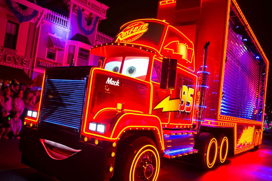 Disneyland Paint the Night Parade